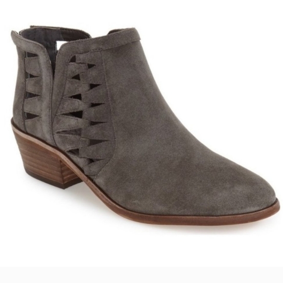 EUC Vince Camuto Peera Graystone Verona Suede Cut Out Ankle Booties - Picture 1 of 8